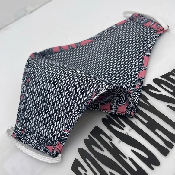 Ted Baker Pink Floral Face Mask TED BAKER LONDON Reversible Reusable
NWT - Picture 2 of 11